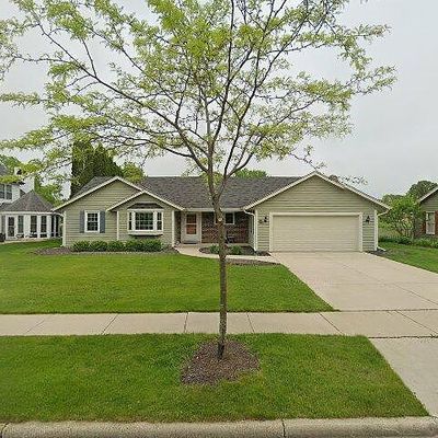 W68 N362 Palmetto Ave, Cedarburg, WI 53012