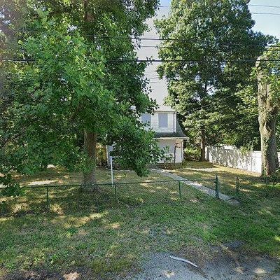 10 Harrison Dr, Shirley, NY 11967