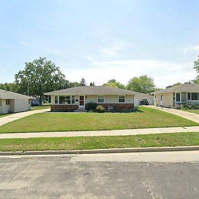 N89 W15769 Cleveland Ave, Menomonee Falls, WI 53051