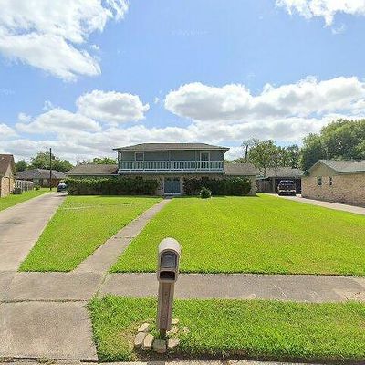 117 Spruce St, Lake Jackson, TX 77566