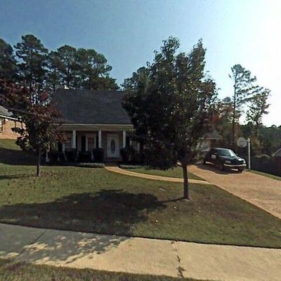 102 Parkview Ln, Brandon, MS 39047