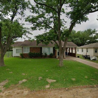 108 W North St, Lindale, TX 75771