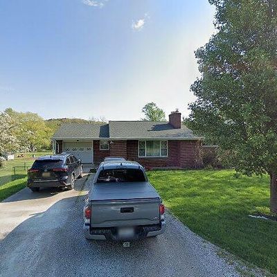 135 Fairland Dr, Nitro, WV 25143