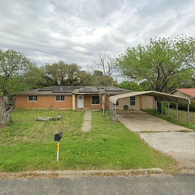 1212 W Goodwin St, Pleasanton, TX 78064