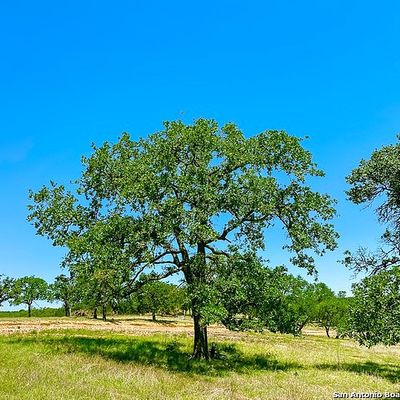 123 Loma Vista Dr, Kerrville, TX 78028