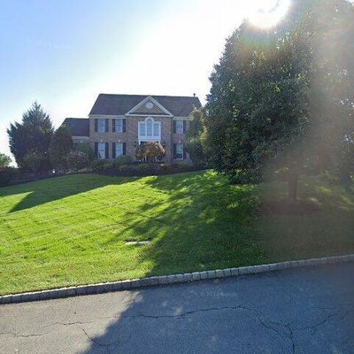 15 Patrick Henry Pl, Ringoes, NJ 08551