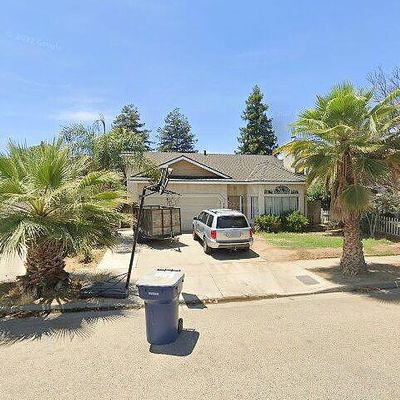 1501 Pepperwood St, Tulare, CA 93274