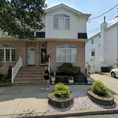 1554 Woodrow Rd, Staten Island, NY 10309