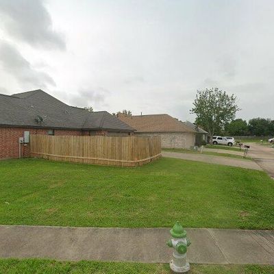 143 Silverbell Cir, Lake Jackson, TX 77566