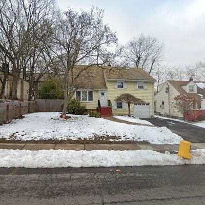 19 Fycke Ln, Teaneck, NJ 07666