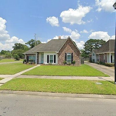 1905 Hunters Trail Dr, Baton Rouge, LA 70816