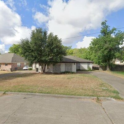 1906 Sharon Dr, Bryan, TX 77802