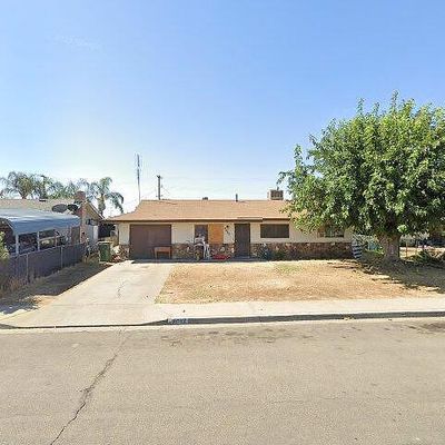 2072 E Park Way, Dinuba, CA 93618