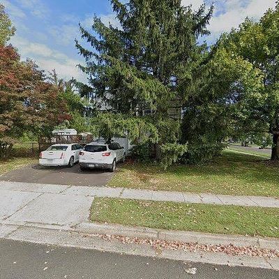 2 Leslie Pl, Newtown, PA 18940