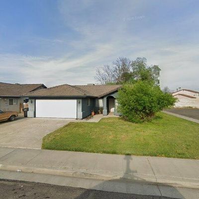 2452 Zion Way, Hanford, CA 93230