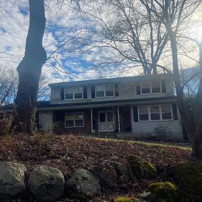 27 Stonehedge Dr, West Nyack, NY 10994