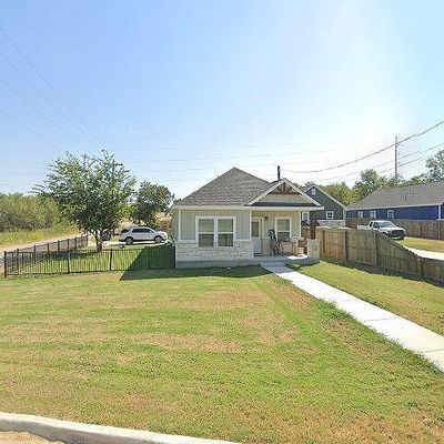 226 Spruce Ave, Luling, TX 78648