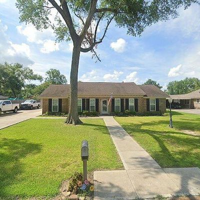 305 Post Oak Dr, Baytown, TX 77520