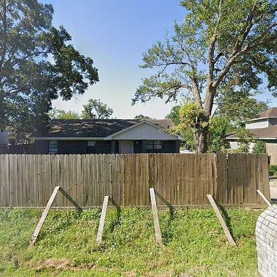 418 Hummingbird Ln, Houston, TX 77060