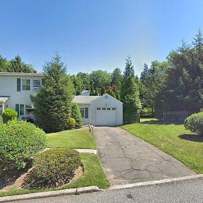 5 Willow Rd, Closter, NJ 07624