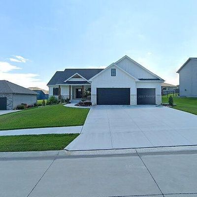 521 Devonshire Dr, Gretna, NE 68028