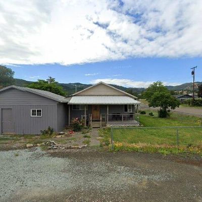 596 E 3 Rd Ave, Riddle, OR 97469