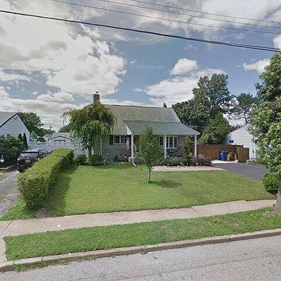 6 Brook Ln, Bordentown, NJ 08505