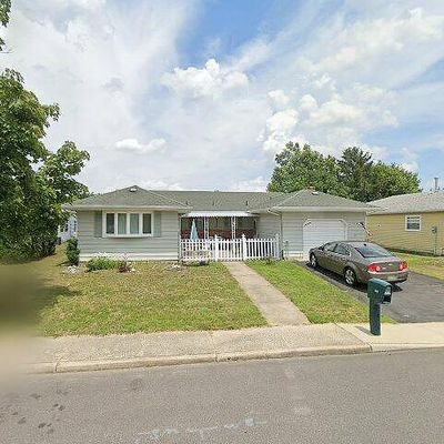 60 Bonaire Dr, Toms River, NJ 08757