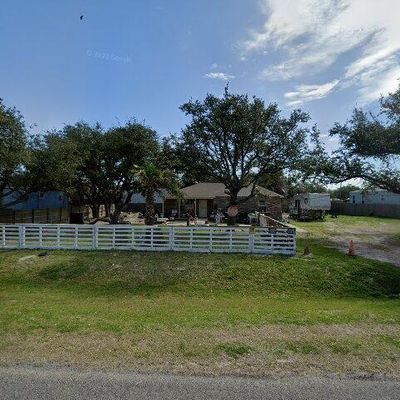 618 N Doughty St, Rockport, TX 78382