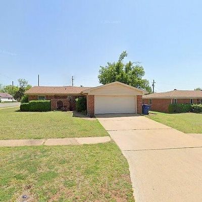 54 Ridgecrest Dr, Chickasha, OK 73018