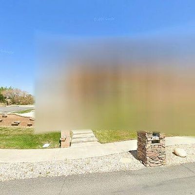 6913 Granada Dr, Palmdale, CA 93551