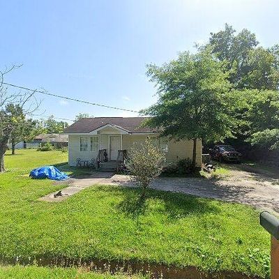 708 Wood St, Waveland, MS 39576