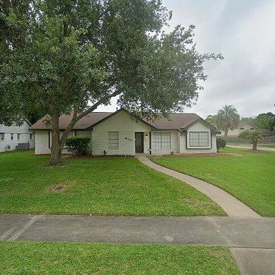 810 Center Way St, Lake Jackson, TX 77566