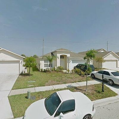 8216 Carriage Pointe Dr, Gibsonton, FL 33534