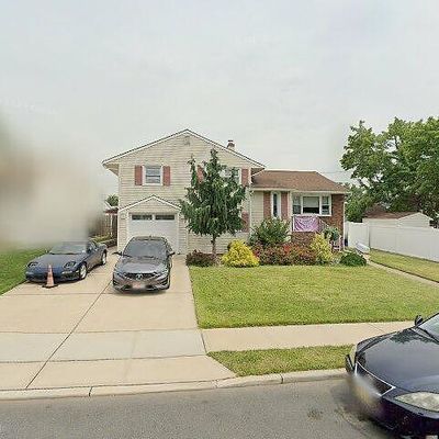 100 Markowitz St, Carteret, NJ 07008