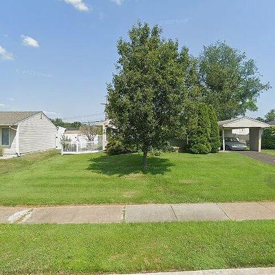 76 Thornyapple Ln, Levittown, PA 19054