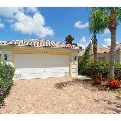 7606 Pesaro Dr, Sarasota, FL 34238