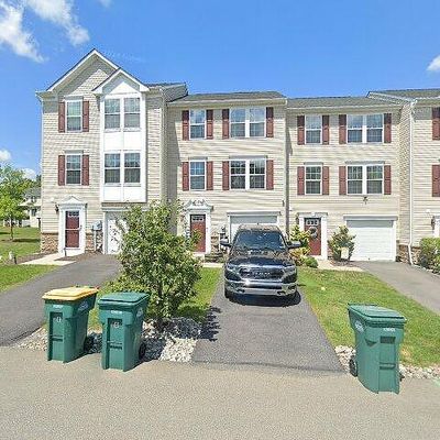 8 Gold Rose Ln, Easton, PA 18045