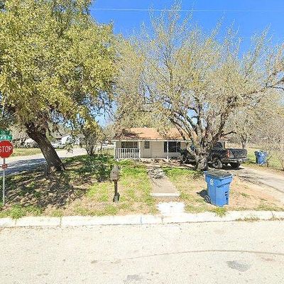 801 Sanches Ave, Pleasanton, TX 78064