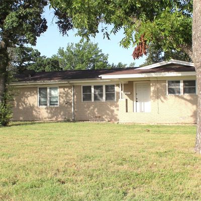 1110 N Harbin Dr, Stephenville, TX 76401