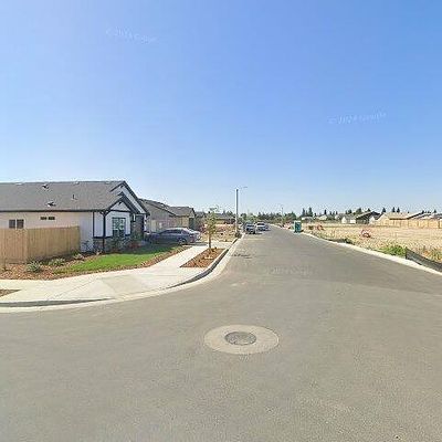 1126 S Mesa Oak St, Porterville, CA 93257