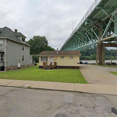 102 E 1 St Ave, Tarentum, PA 15084