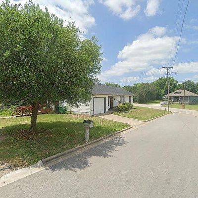 907 Martin St, Brenham, TX 77833