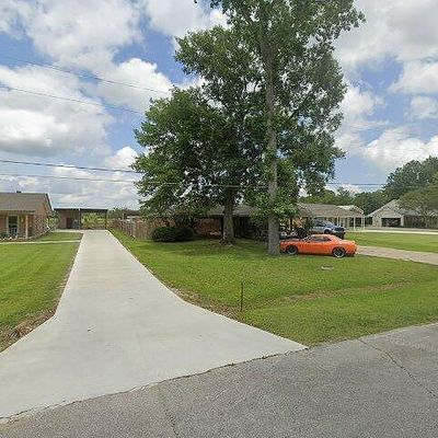 10272 Lake Park Ave, Gonzales, LA 70737