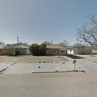 915 S 17 Th St, Slaton, TX 79364