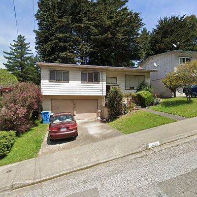 1035 Barcelona Dr, Pacifica, CA 94044