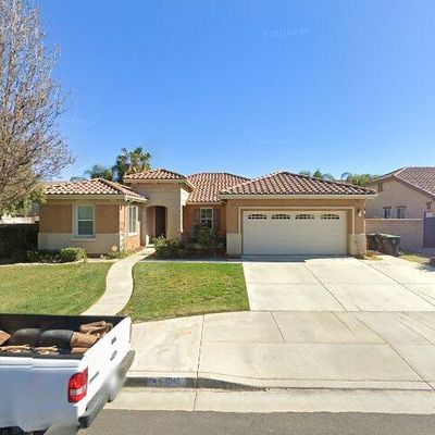 1040 Indiangrass Dr, Hemet, CA 92545