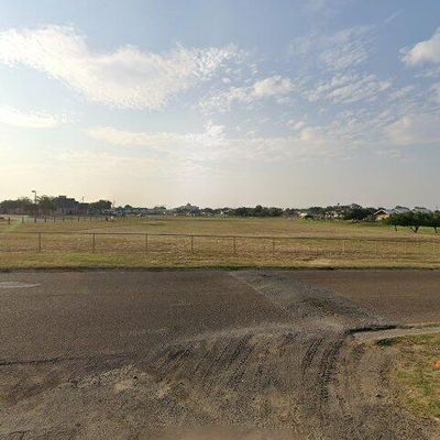 105 Singer Ln, Zapata, TX 78076