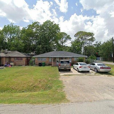 9402 Jutland Rd, Houston, TX 77033