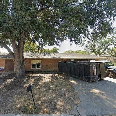 1221 N Hamilton Strt, Gonzales, TX 78629